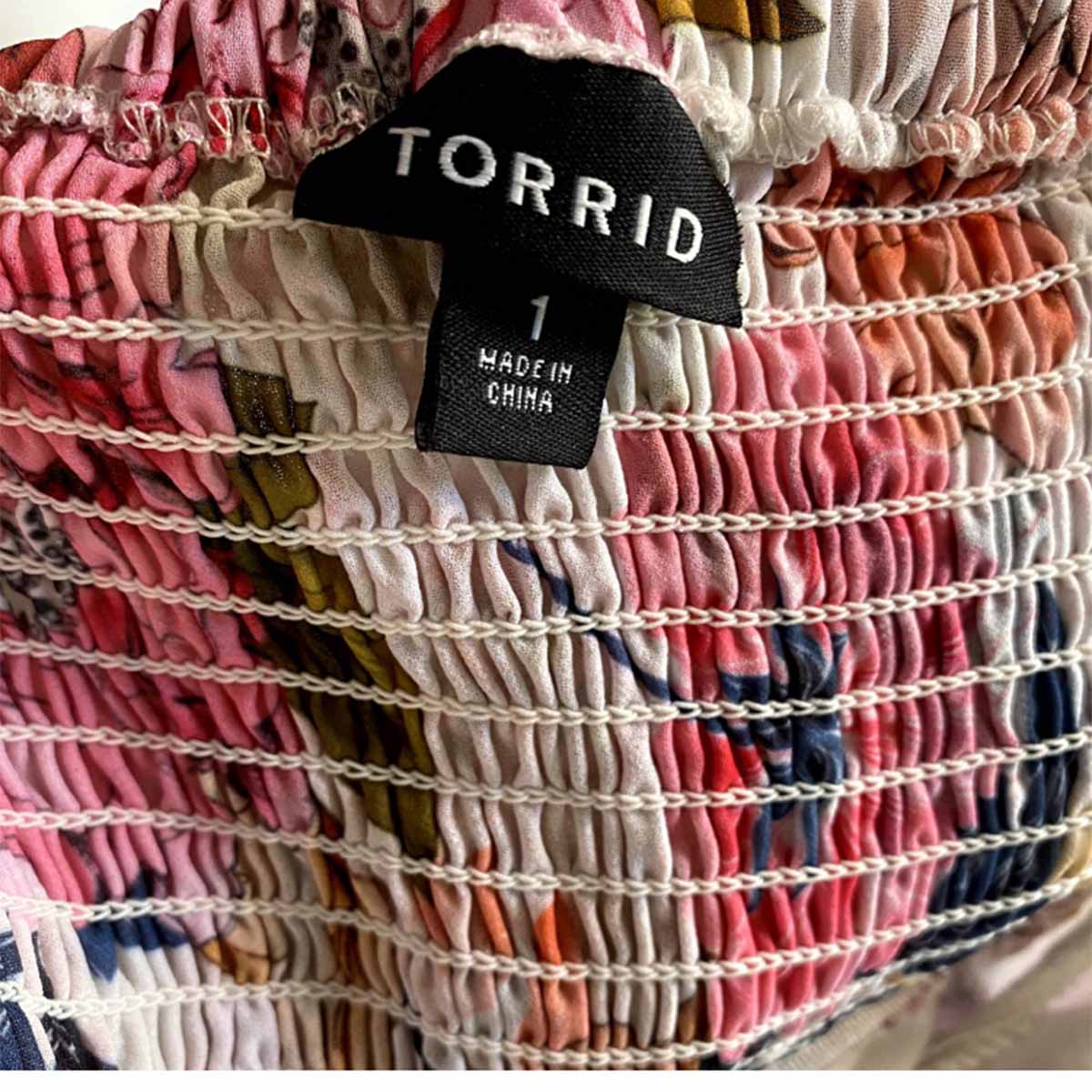 close up picture of a torrid size tag.