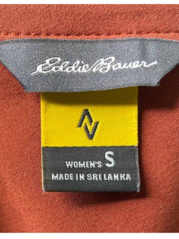close up of an eddie bauer size tag.